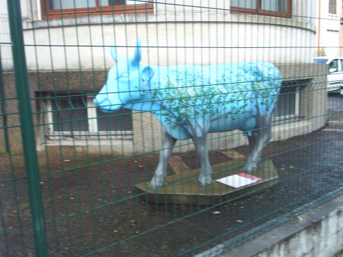 Vache bleue abandonnée.JPG